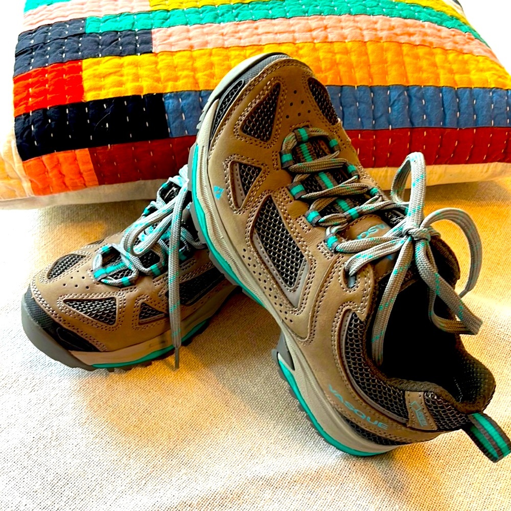 Vasque Breeze III Low GTX Hiking Shoe - Women’s- Size 7.5M- Brown/Teal